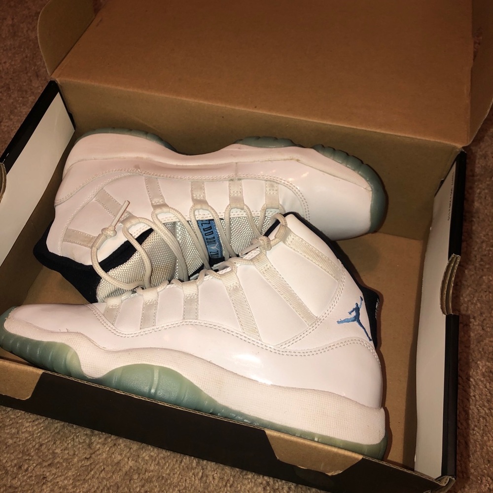 AIR JORDAN 11 BG 'LEGEND BLUE'